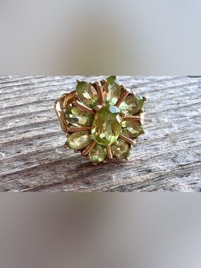 Vintage 10k gold and peridot ring size 7